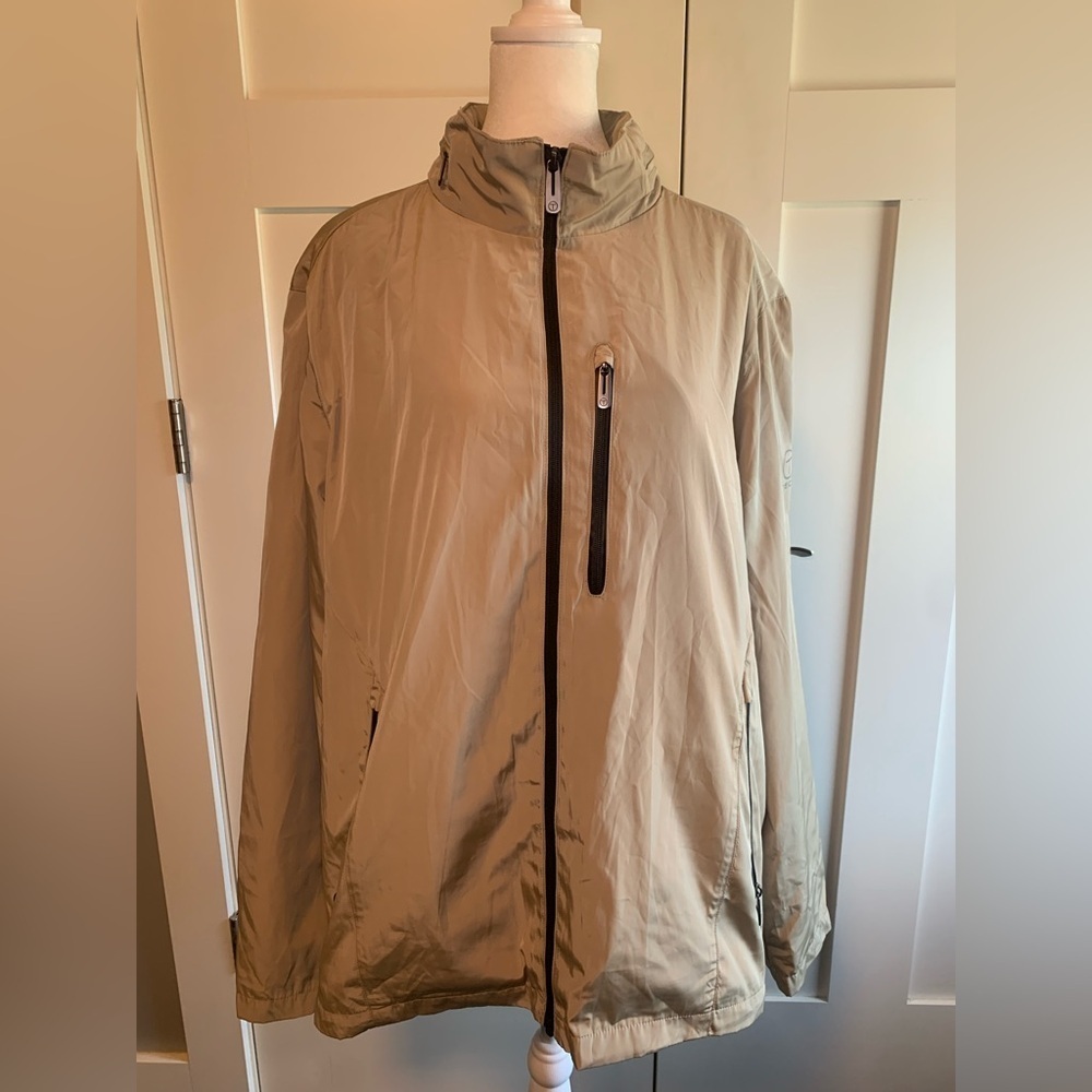 Tumi Men’s Rain Jacket Size XL Beige Color